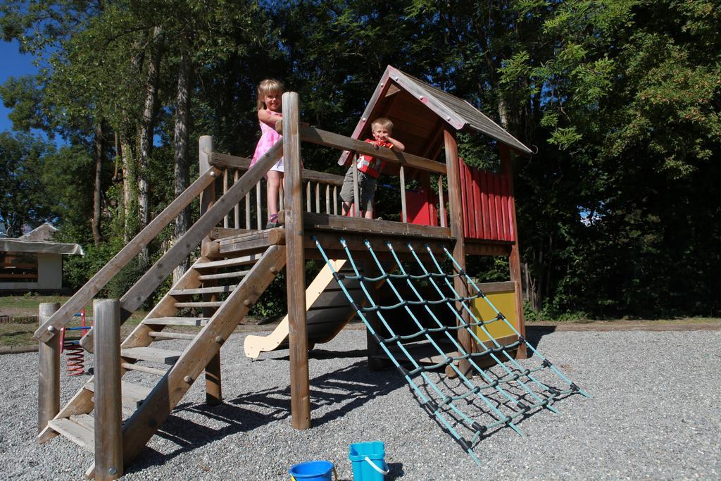 ברטייר Camping-Hotel De Plein Air Les 2 Bois מראה חיצוני תמונה