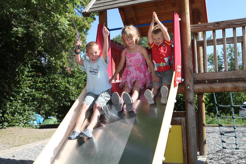 ברטייר Camping-Hotel De Plein Air Les 2 Bois מראה חיצוני תמונה